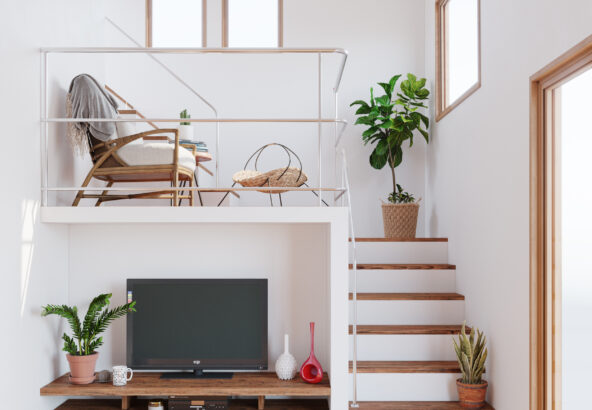 スキップフロアにソファーを置いた写真